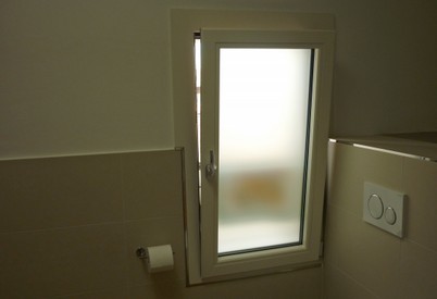 finestra bagno pvc rodar.jpg